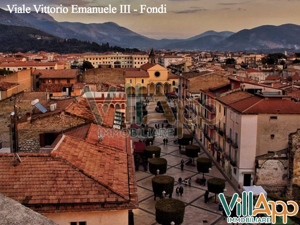 Erhvervsejendom i Fondi, Latina - foto 5