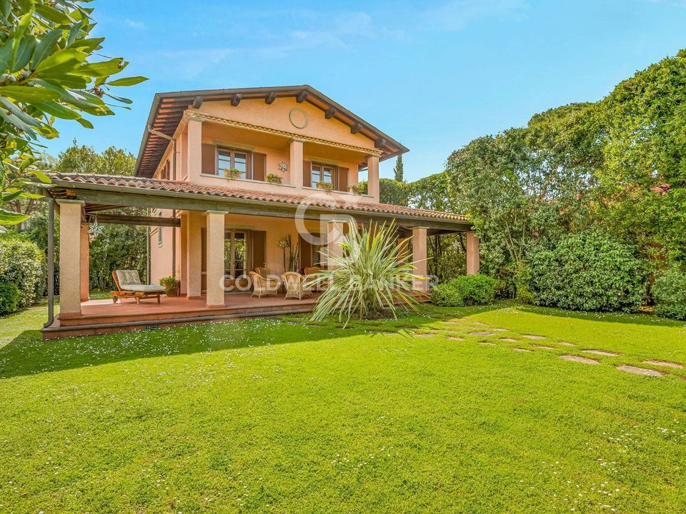 Villa in Forte dei Marmi, Lucca - photo 1
