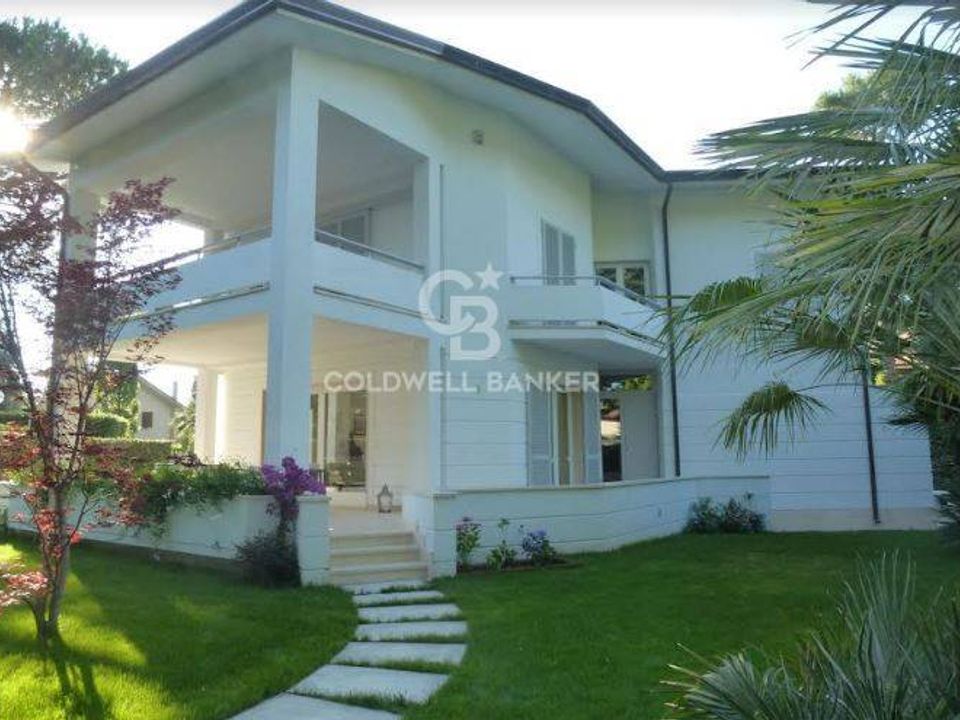 Villa in Forte dei Marmi, Lucca - photo 1