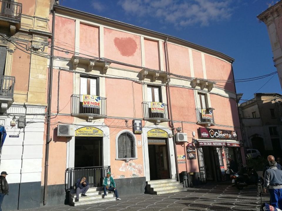 Erhvervsejendom i Paterno, Catania - foto 1