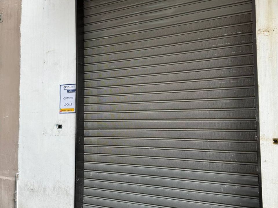 L'establiment comercial a Salerno, Salerno - foto 2