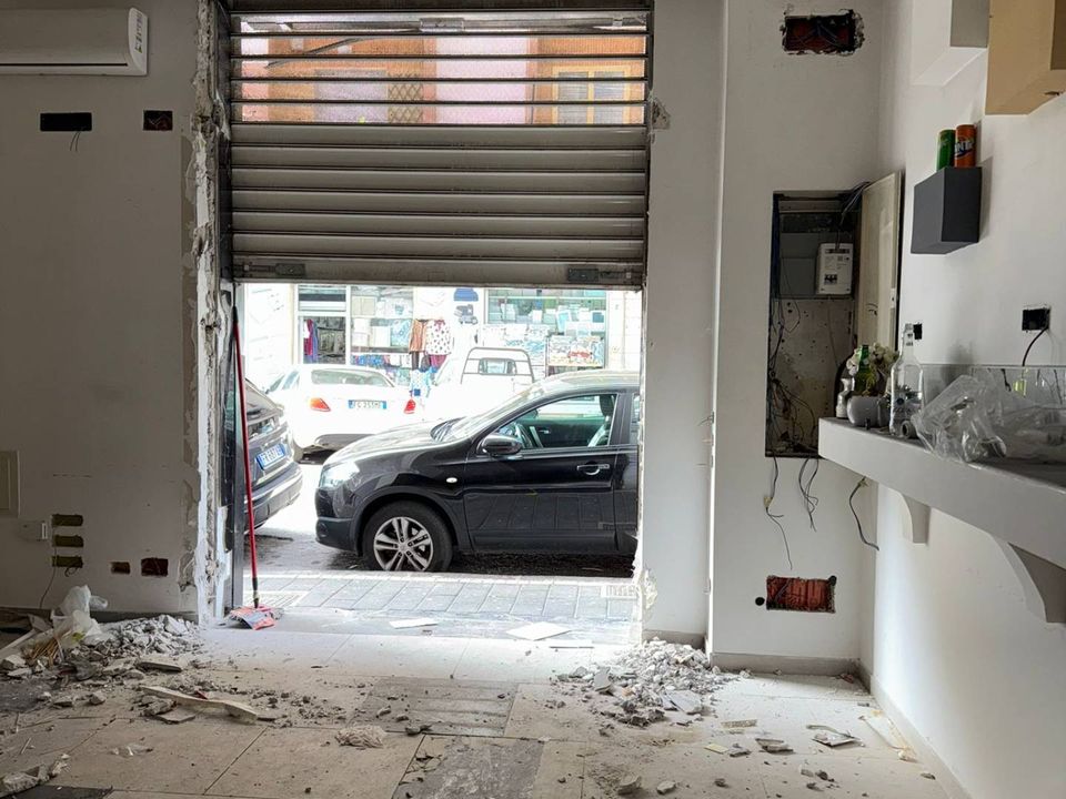 L'establiment comercial a Salerno, Salerno - foto 5