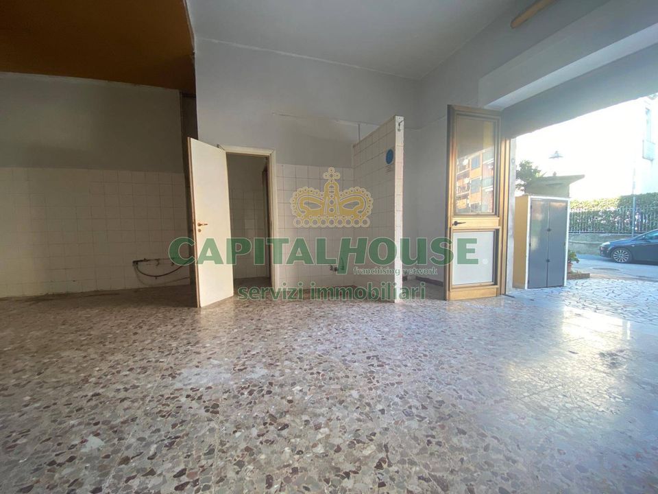 L'establiment comercial a Castel San Giorgio, Salerno - foto 1