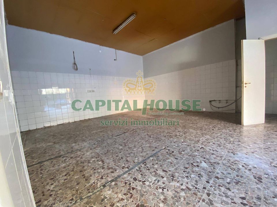 L'establiment comercial a Castel San Giorgio, Salerno - foto 3
