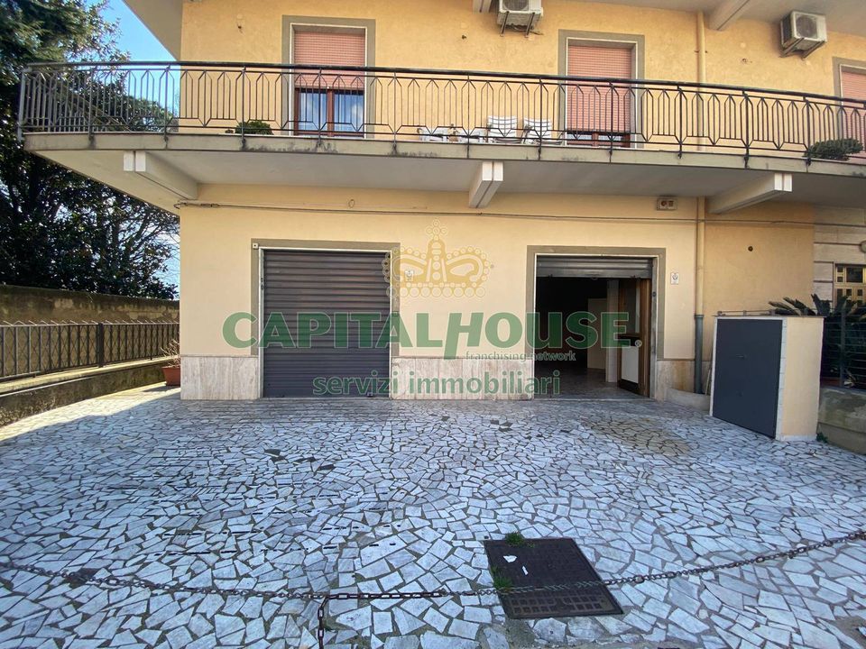 L'establiment comercial a Castel San Giorgio, Salerno - foto 4