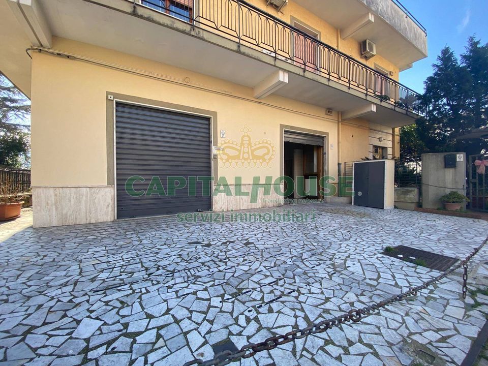 L'establiment comercial a Castel San Giorgio, Salerno - foto 5