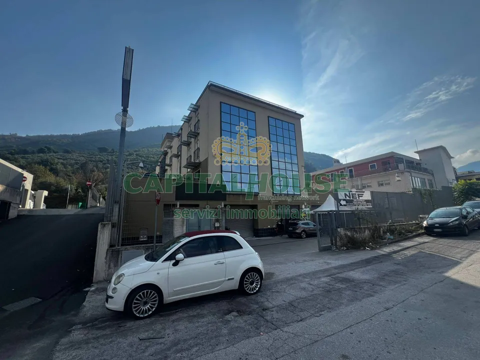 Erhvervsejendom i Roccapiemonte, Salerno - foto 1