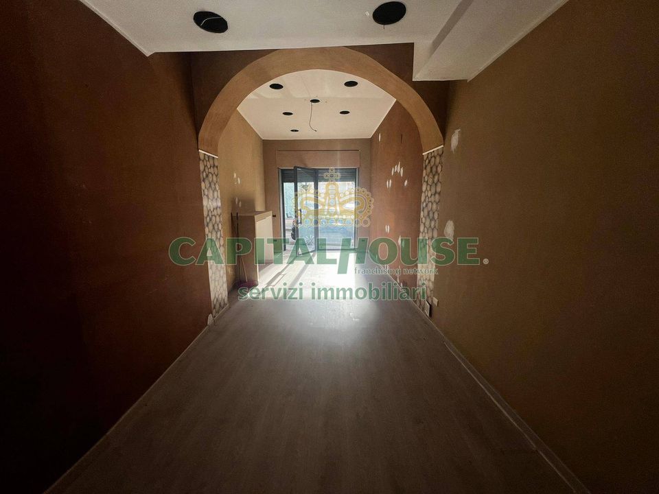 L'establiment comercial a Mercato San Severino, Salerno - foto 1