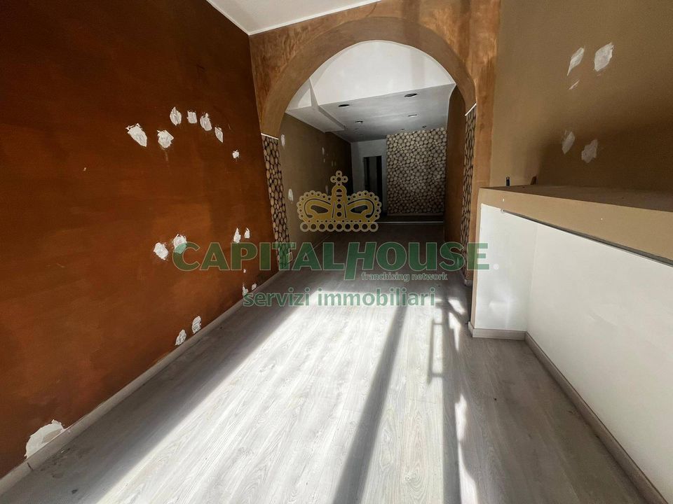 L'establiment comercial a Mercato San Severino, Salerno - foto 3