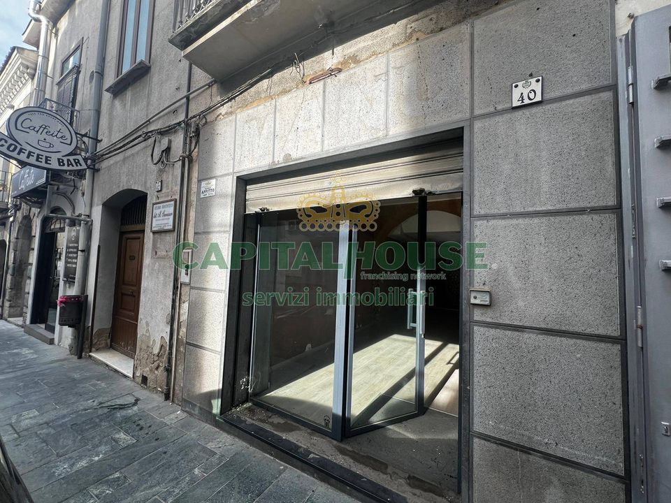 L'establiment comercial a Mercato San Severino, Salerno - foto 4