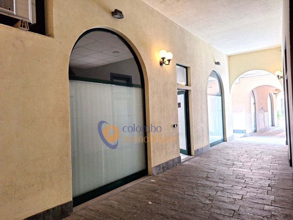 Erhvervsejendom i Busto Arsizio, Varese - foto 1