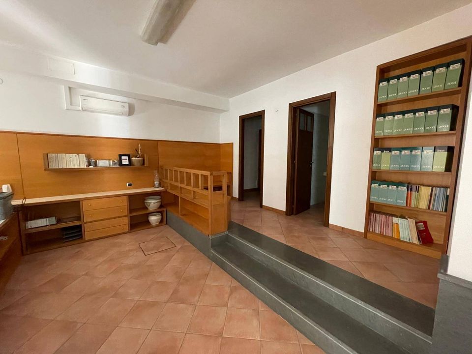 Erhvervsejendom i Ottaviano, Naples - foto 1