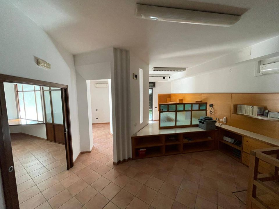 Erhvervsejendom i Ottaviano, Naples - foto 4