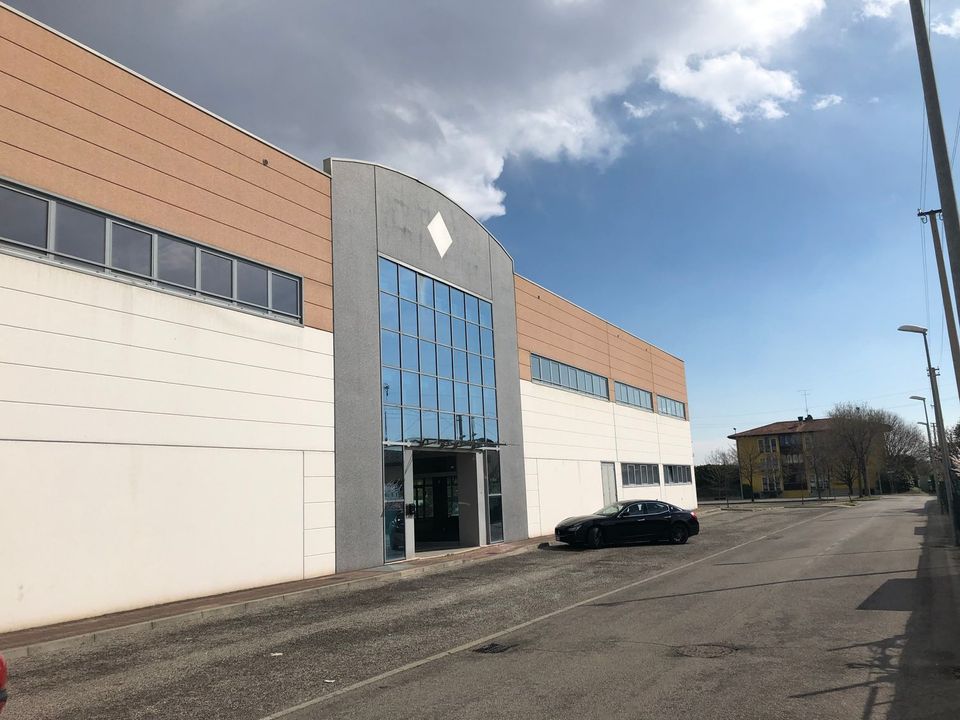 Erhvervsejendom i Cordenons, Pordenone - foto 1