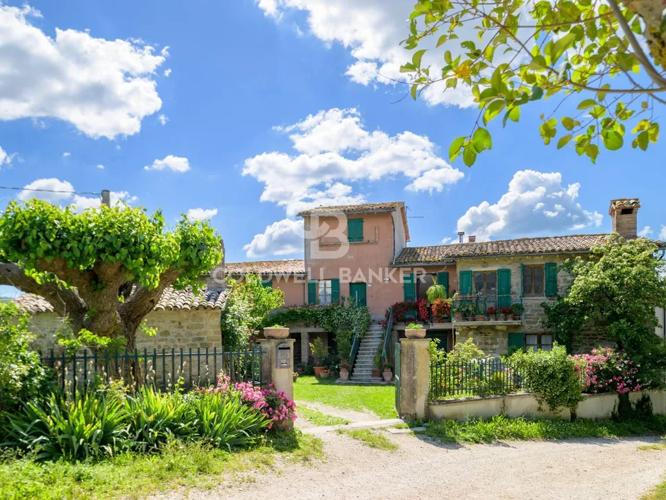 Landejendom i Gubbio, Perugia - foto 1
