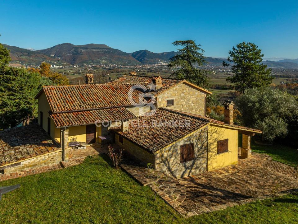 Landejendom i Gubbio, Perugia - foto 1