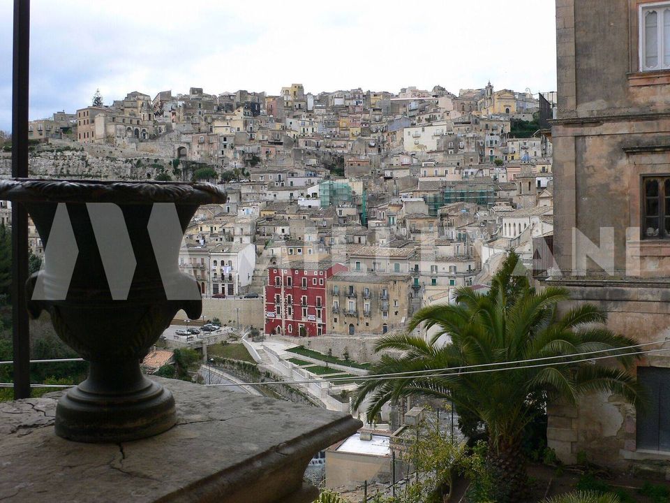 Erhvervsejendom i Ragusa, Ragusa - foto 1
