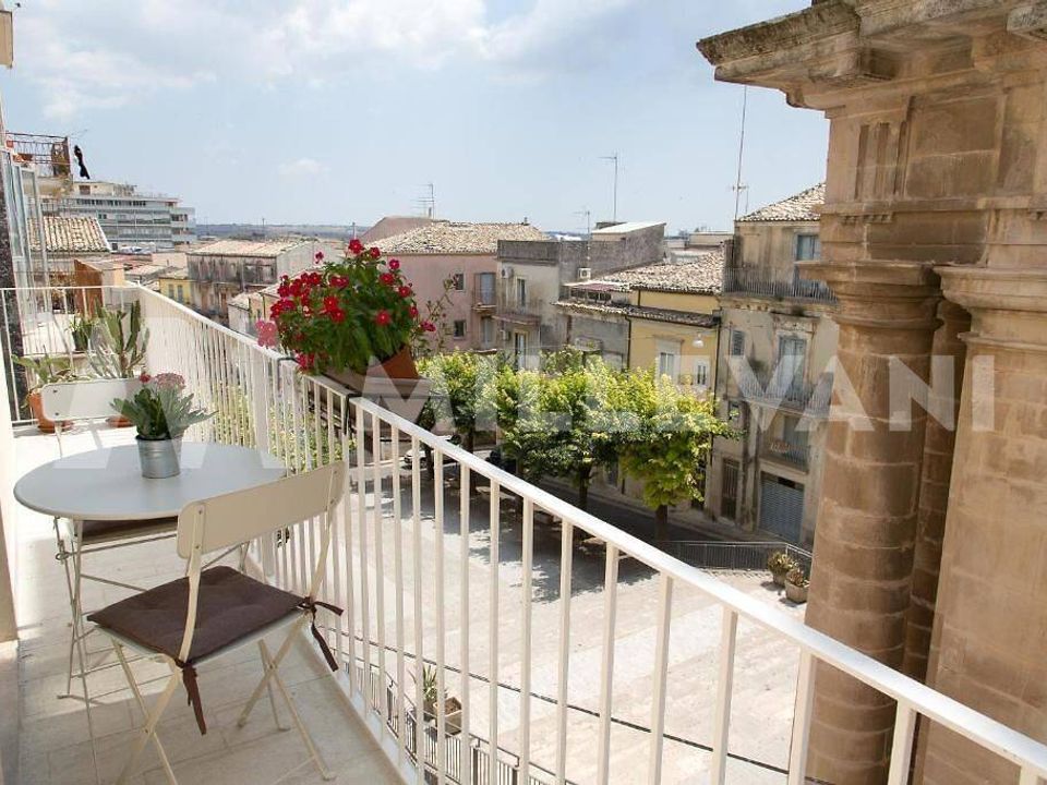 Erhvervsejendom i Ragusa, Ragusa - foto 1
