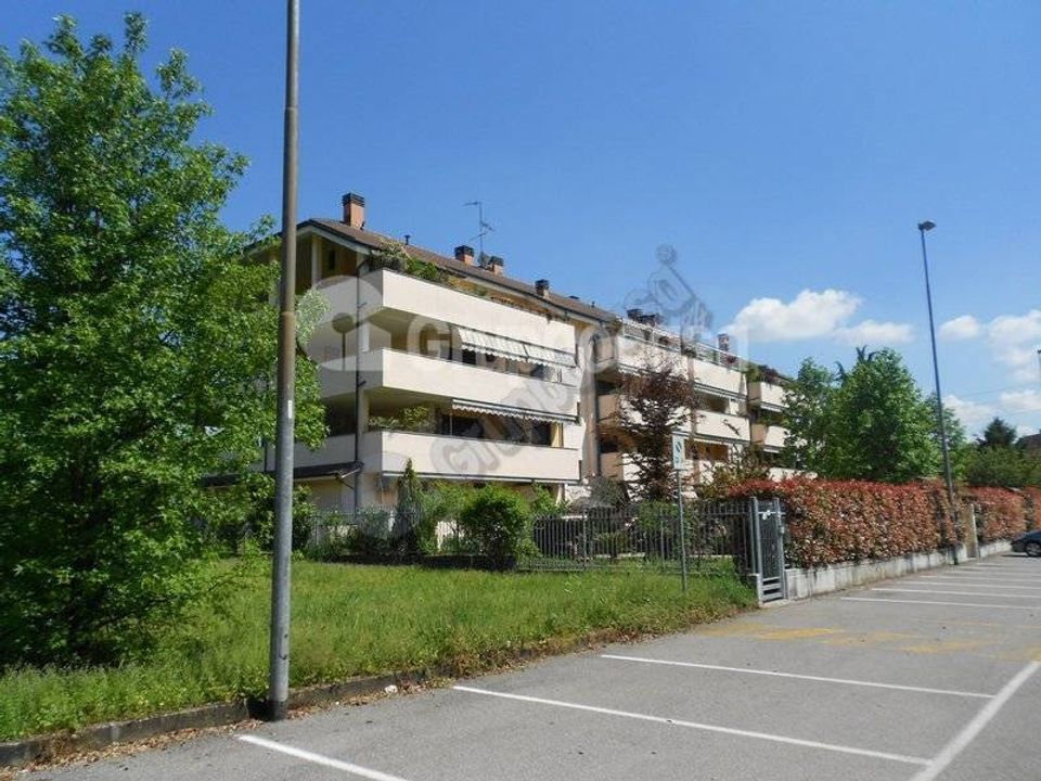 Parkeringsplads i Magenta, Milan - foto 3