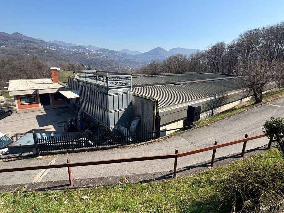 Erhvervsejendom i Sant'Omobono Terme, Bergamo - foto 1