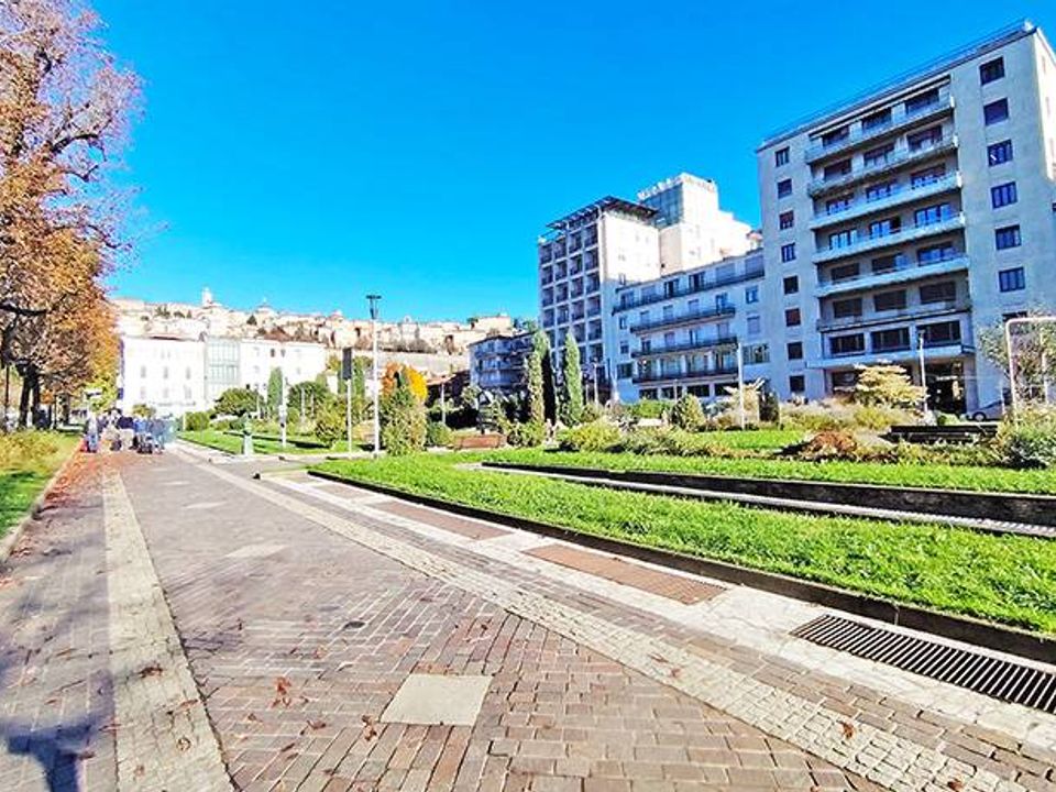 Erhvervsejendom i Bergamo, Bergamo - foto 1