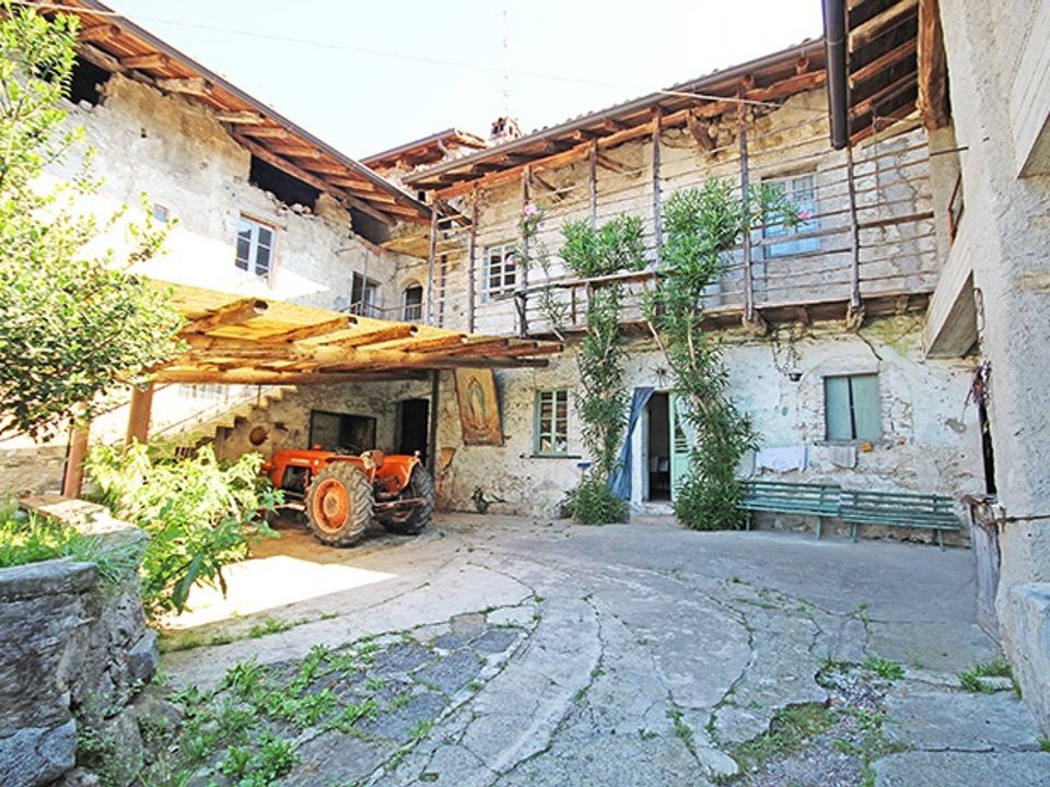 Landejendom i Caprino Bergamasco, Bergamo - foto 1