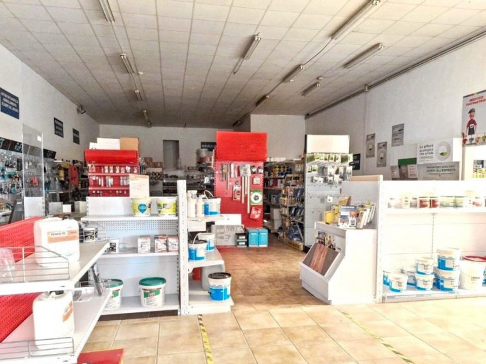 L'establiment comercial a Quartucciu, Cagliari - foto 5
