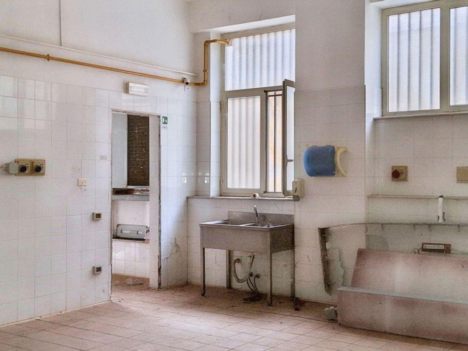 Erhvervsejendom i Villabate, Palermo - foto 1