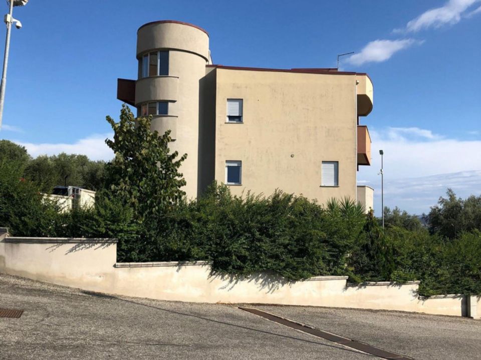 Erhvervsejendom i Montalto Uffugo, Cosenza - foto 1