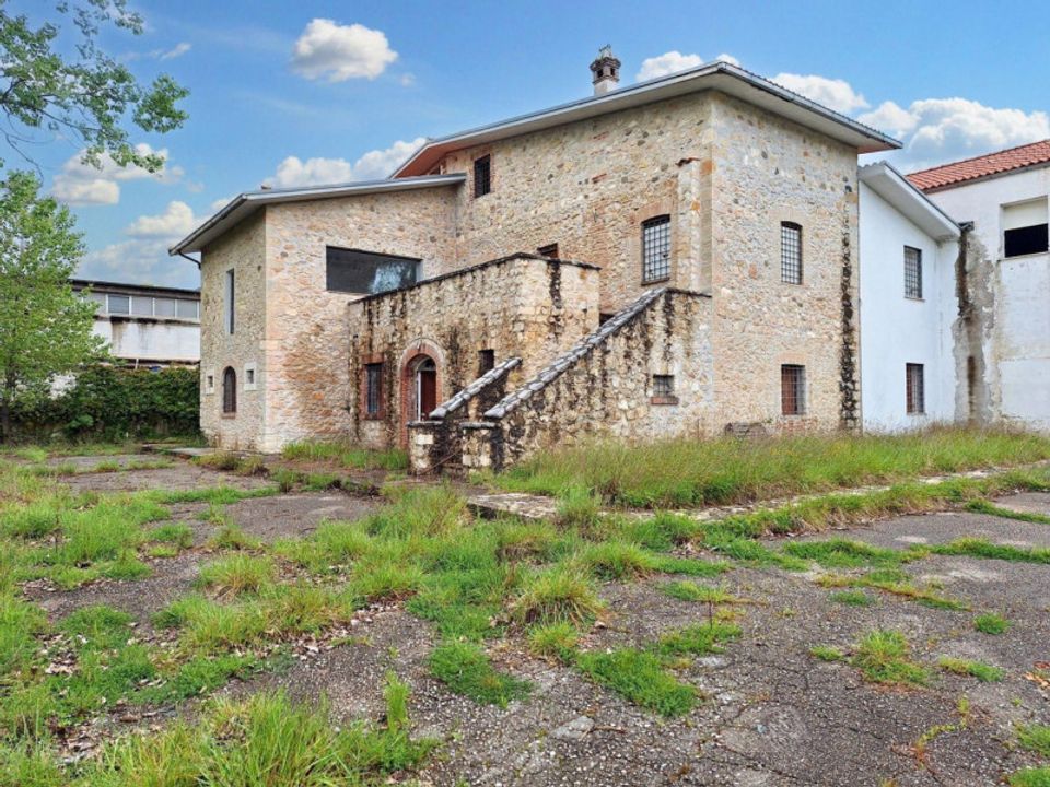 Erhvervsejendom i Oricola, L'Aquila - foto 1