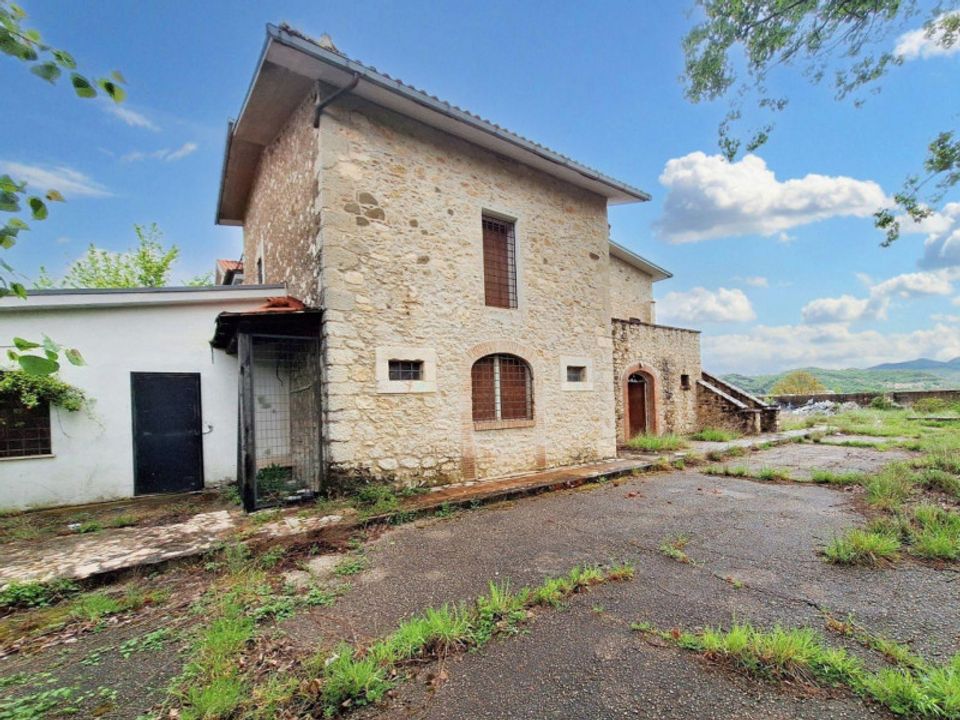 Erhvervsejendom i Oricola, L'Aquila - foto 3