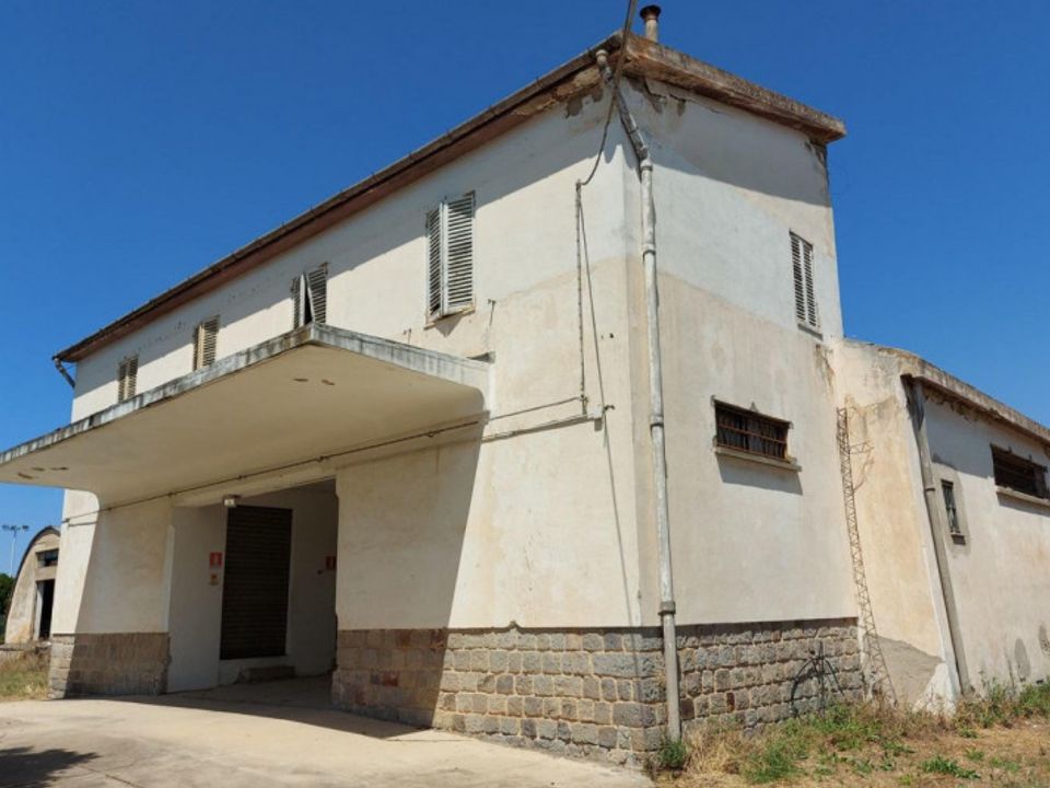 Erhvervsejendom i San Gavino Monreale, Cagliari - foto 1