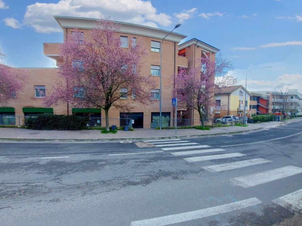 Propriedade comercial em Urbino, Pesaro and Urbino - foto 1
