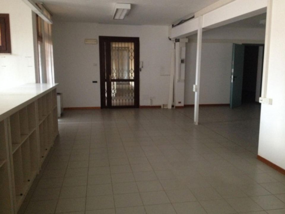Propriedade comercial em Urbino, Pesaro and Urbino - foto 2