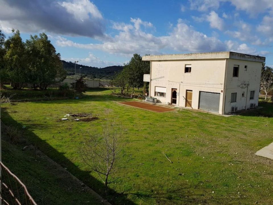 Erhvervsejendom i Dolianova, Sud Sardegna - foto 2