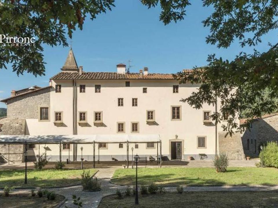 Erhvervsejendom i Dicomano, Florence - foto 1