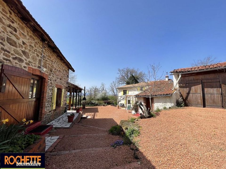 Villa i Saint-Marcel-De-Felines, Loire - foto 1
