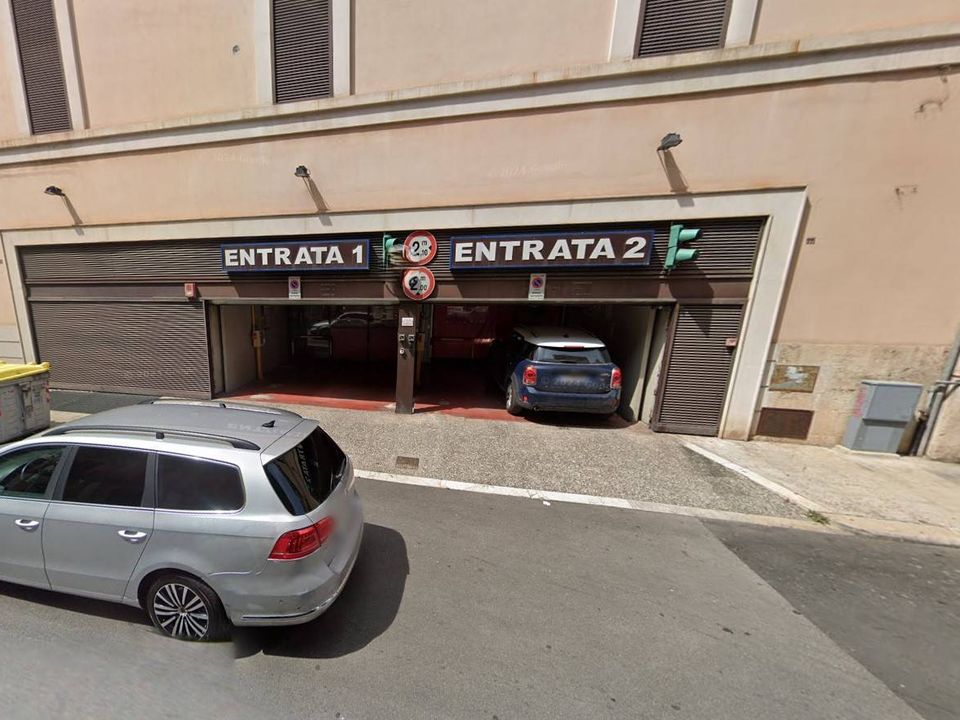 Espai d'estacionament a Bari, Bari - foto 2