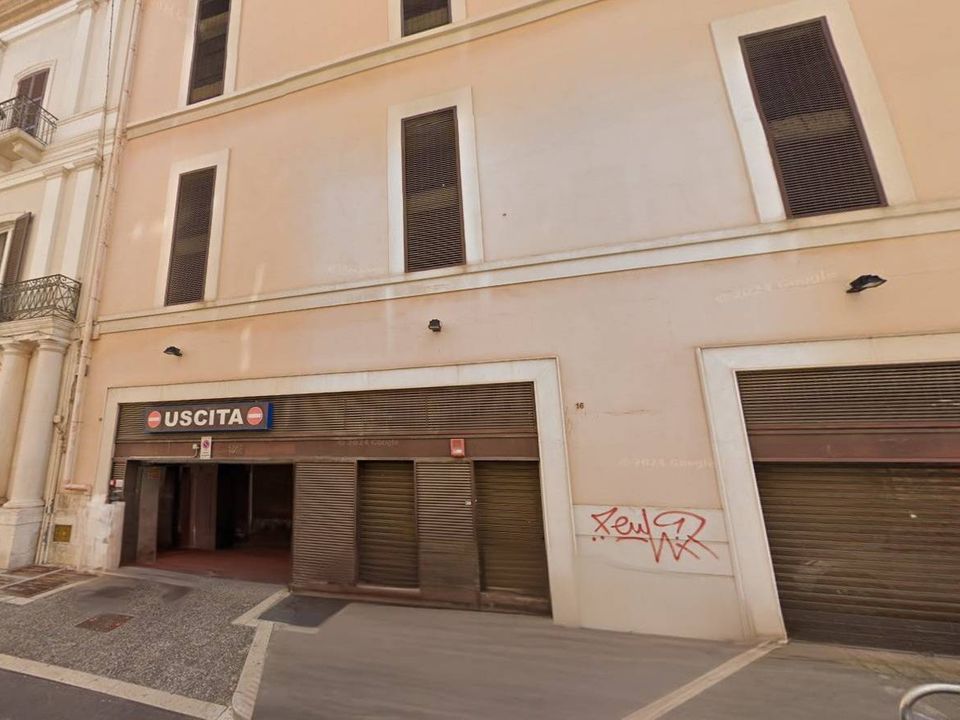 Espai d'estacionament a Bari, Bari - foto 3