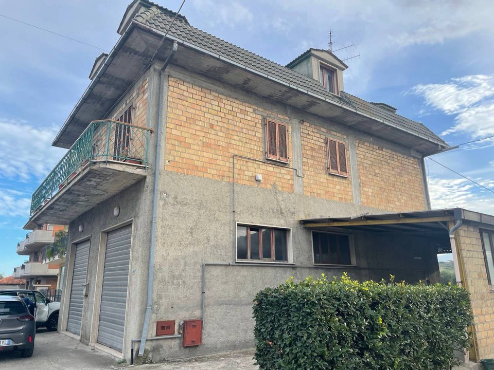 Villa a Sant'Egidio alla Vibrata, Teramo - foto 1