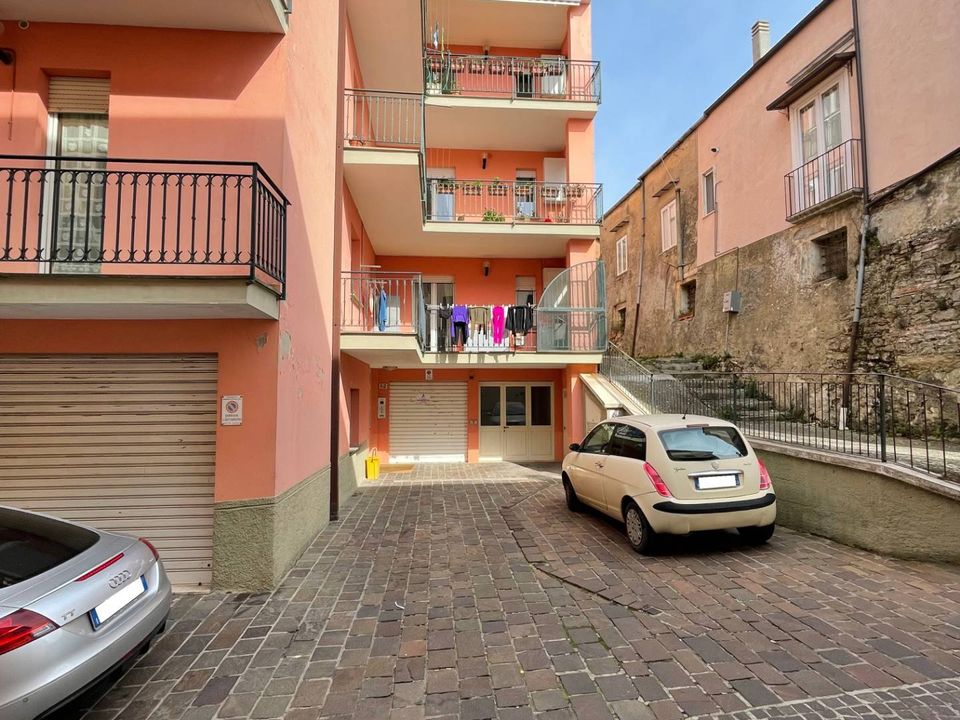 Parkeringsplass i Ariano Irpino, Avellino - bilde 2