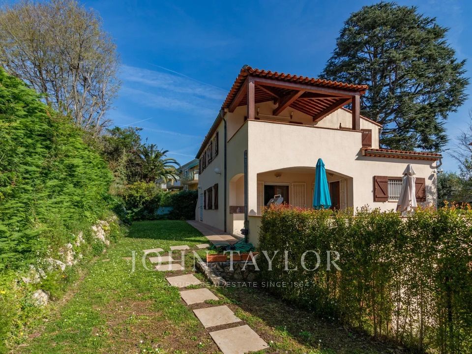 Villa i Antibes, Alpes-Maritimes - foto 1