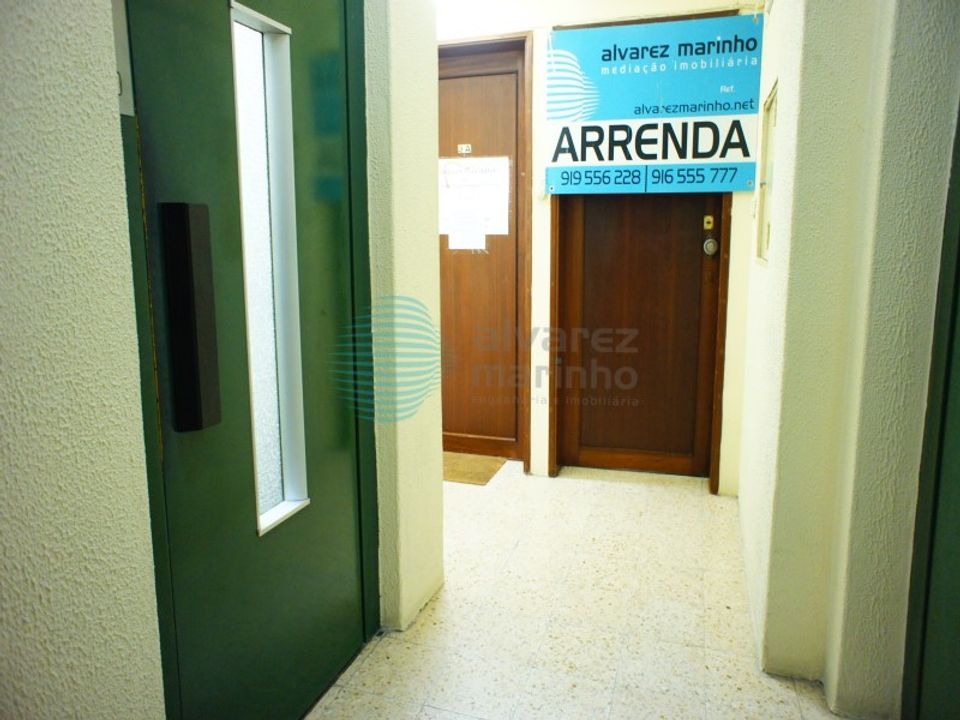 L'establiment comercial a Matacaes, Lisbon - foto 2