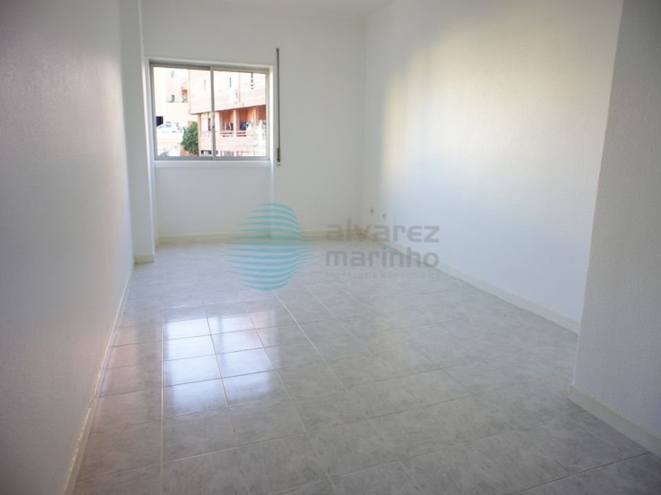 L'establiment comercial a Matacaes, Lisbon - foto 4