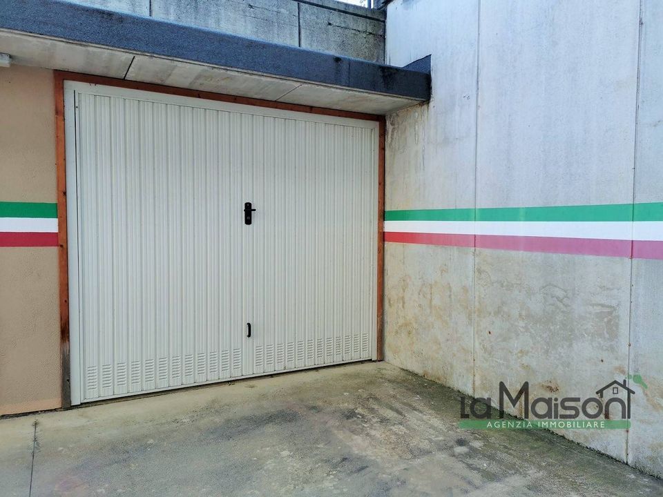 Espai d'estacionament a Ivrea, Turin - foto 1