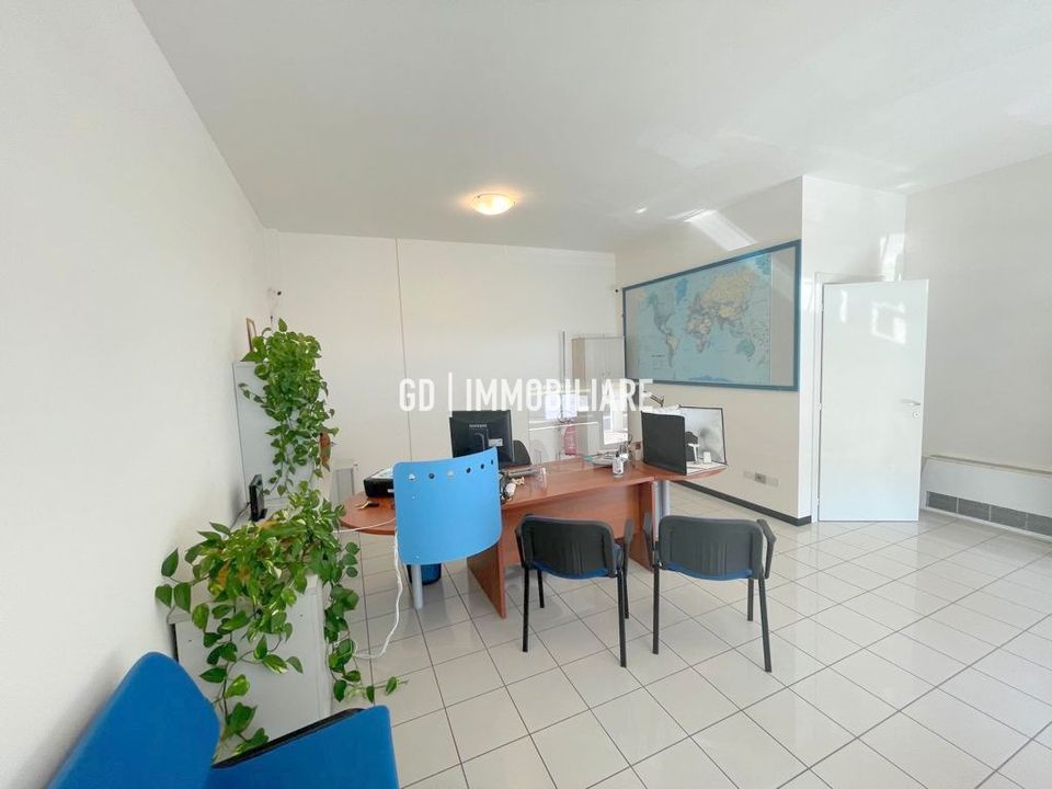 L'establiment comercial a Montebelluna, Treviso - foto 1