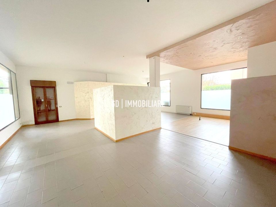L'establiment comercial a Cornuda, Treviso - foto 2