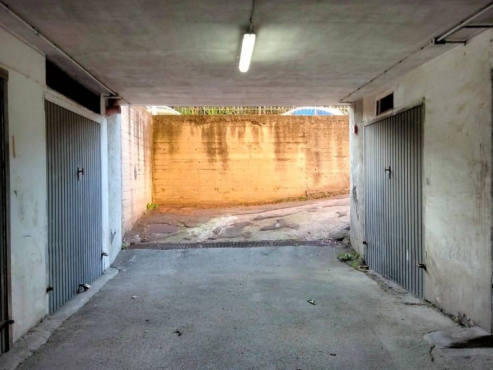 Parkeringsplads i Brusciano, Naples - foto 1