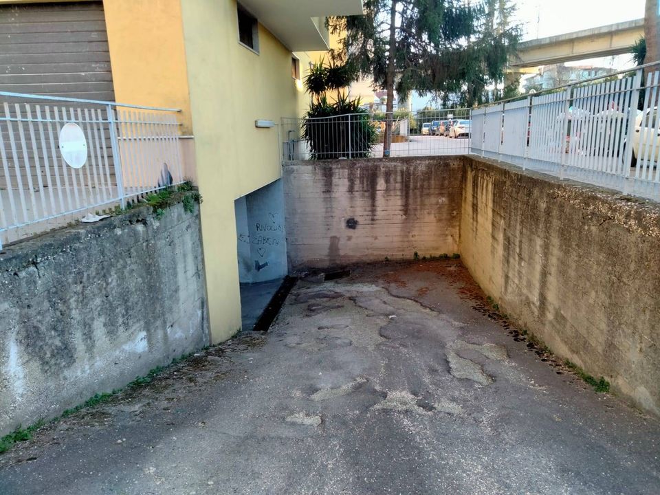 Parkeringsplads i Brusciano, Naples - foto 3