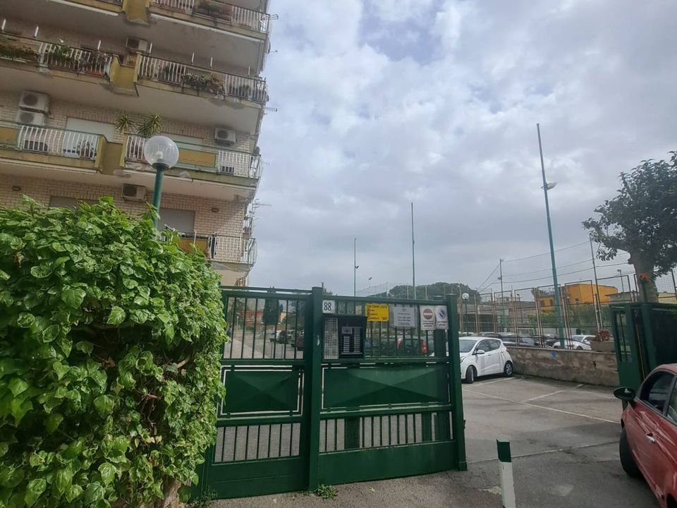 Parkeringsplads i Marigliano, Naples - foto 1